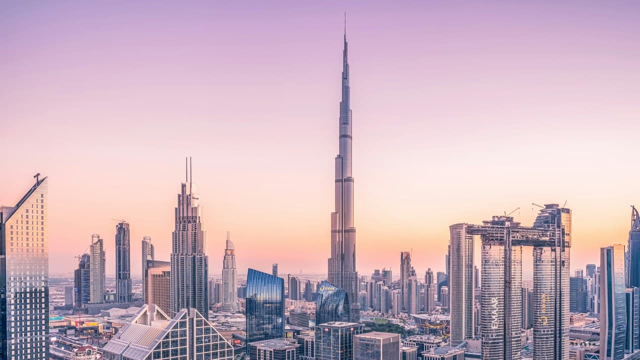أبراج حديثة عند الغروب